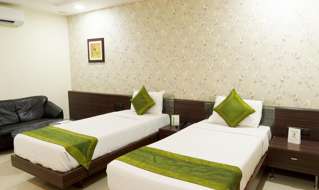 Capital O 15537 Dev Corporate Hotel Ahmedabad Exterior photo