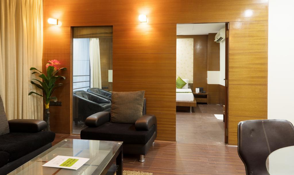 Capital O 15537 Dev Corporate Hotel Ahmedabad Exterior photo